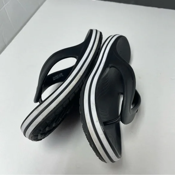 CROCS Flip Flops Mens 9 Womens 11 Black/White Bayaband Logo ligheweight comfy - Picture 9 of 9